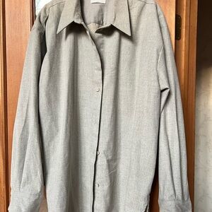 NWOT - Babaton - size 3 Gray Button-Up Shirt could wear opened or buttoned.